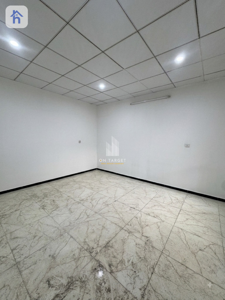 Spacious house with multiple rooms Image 17