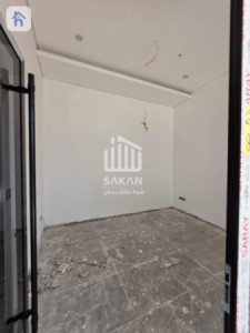 Spacious Showroom with Offices and Rooms Image 19