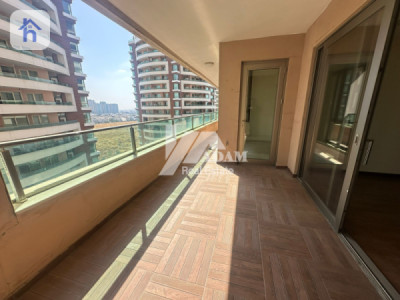 Spacious Apartment with Park View image 7