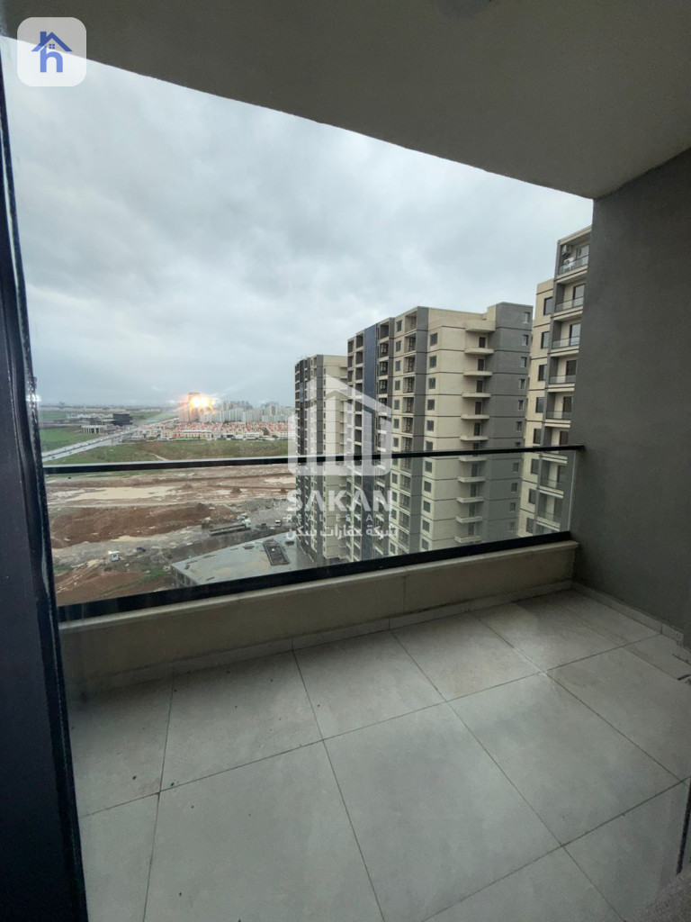 Modern apartment with beautiful cityscape Resim 7