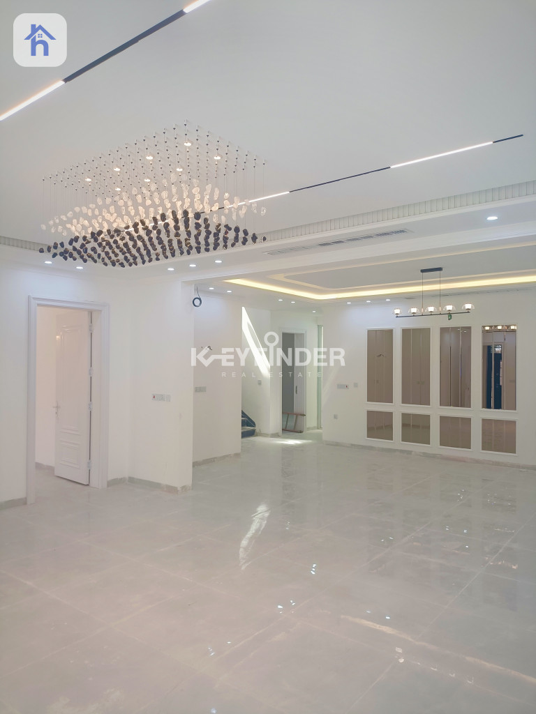 Spacious house with 5 bedrooms Image 2