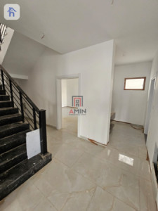 Modern Family Home with Multiple Rooms Resim 6