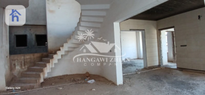 بيت مكون من 4 غرف نوم واسع في مارينا 3 صورة 3