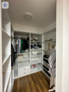 Modern Apartment Image 8