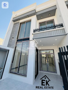 Modern House with 4 Bedrooms for Sale image 2