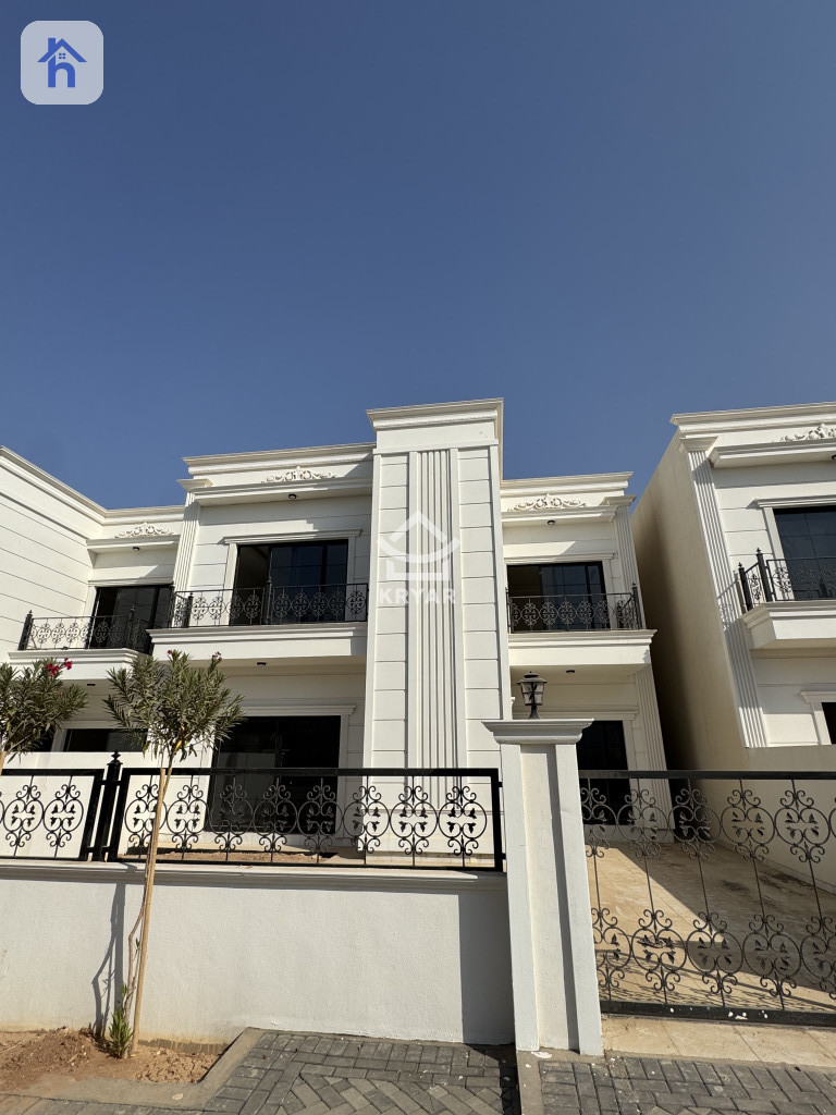 خانوویەکی فراوانی چوار ژووری نوستن لە گوندی ئارام 2