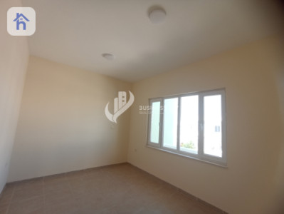 Spacious House with 4 Bedrooms Image 9