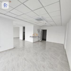Spacious Office for Rent Resim 3