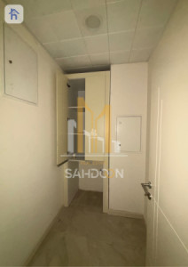 Luxurious Empire Square: 2-Room Apartment Image 7