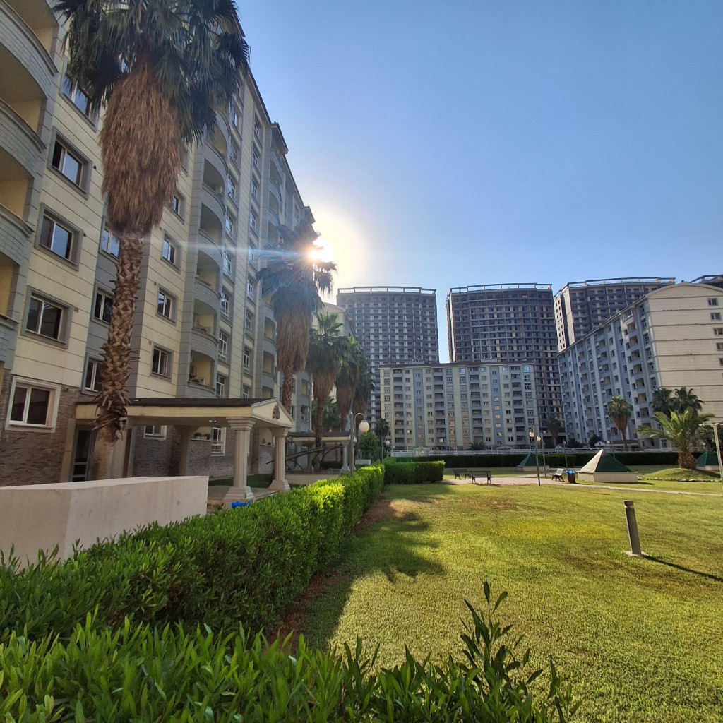 Cozy 3-bedroom apartment in Empire Royal