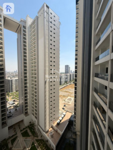 Bright Apartment in Prime Location image 9