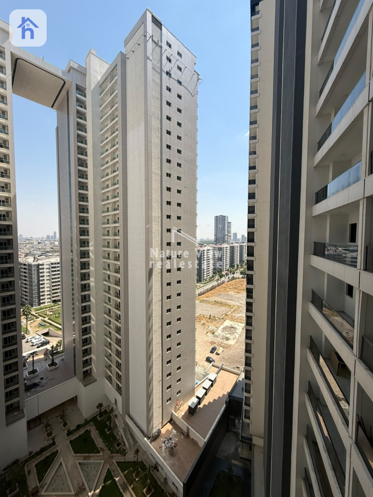 Bright Apartment in Prime Location Image 9