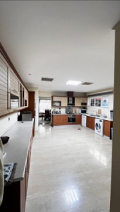 Elegant Home with 4 Bedrooms Image 5