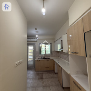 Modern Apartment with 1 Bedroom Image 4