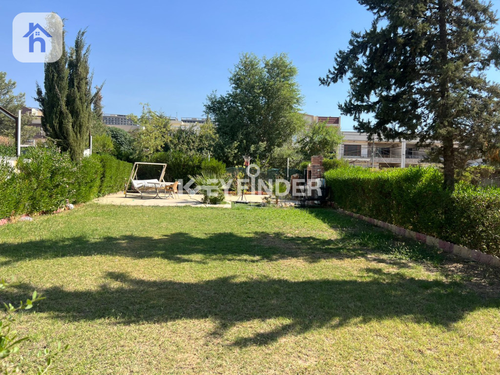 House Opposite Garden Image 3