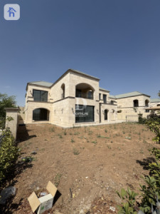 Spacious House with 5 bedrooms image 2