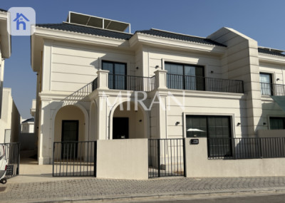 منزل حديث بـ 4 غرف نوم مع إطلالة image 2