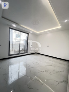 Luxurious Villa with 6 Bedrooms Image 5