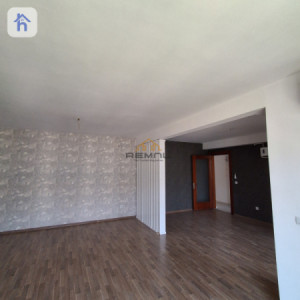 Cozy 3-Bedroom Apartment image 7