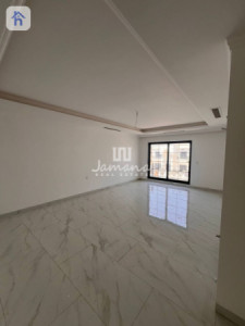 Spacious House with 4 Bedrooms Image 9