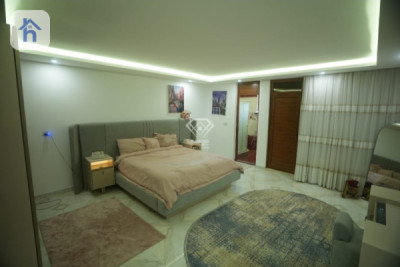 Elegant 5 Bedroom House for Sale Image 11