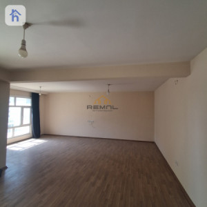 Modern Spacious Apartment in Prime Location image 3
