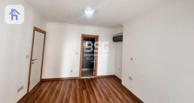 Cozy One-Bedroom Apartment image 3