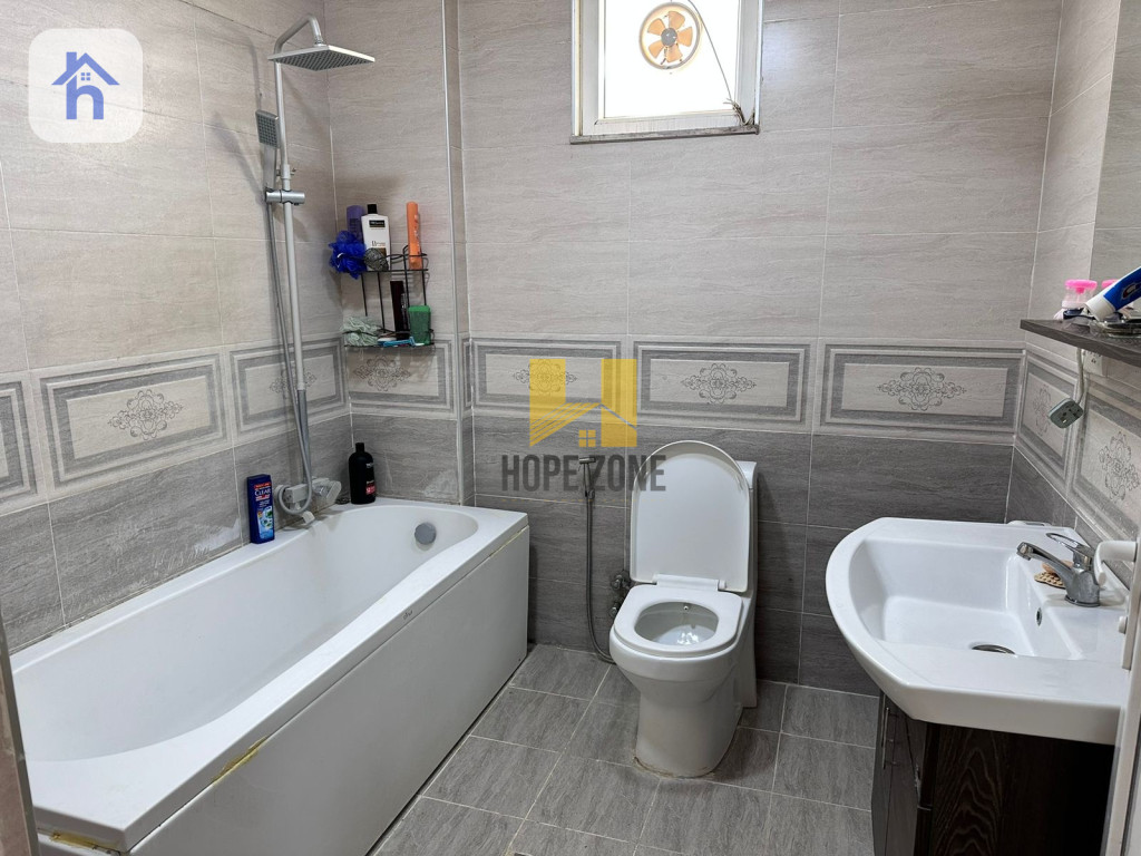 Spacious House with 5 Bedrooms Resim 19