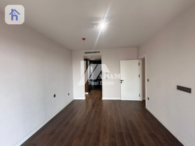 Elegant 4-Bedroom Apartment with Balcony Image 6