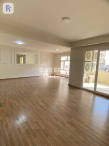 Spacious Apartment with Stunning Views Image 4