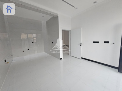Spacious 5-Bedroom House in Zhyan image 3