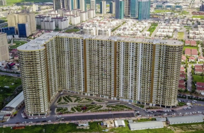 Elegant Apartment in Prime Location image 1