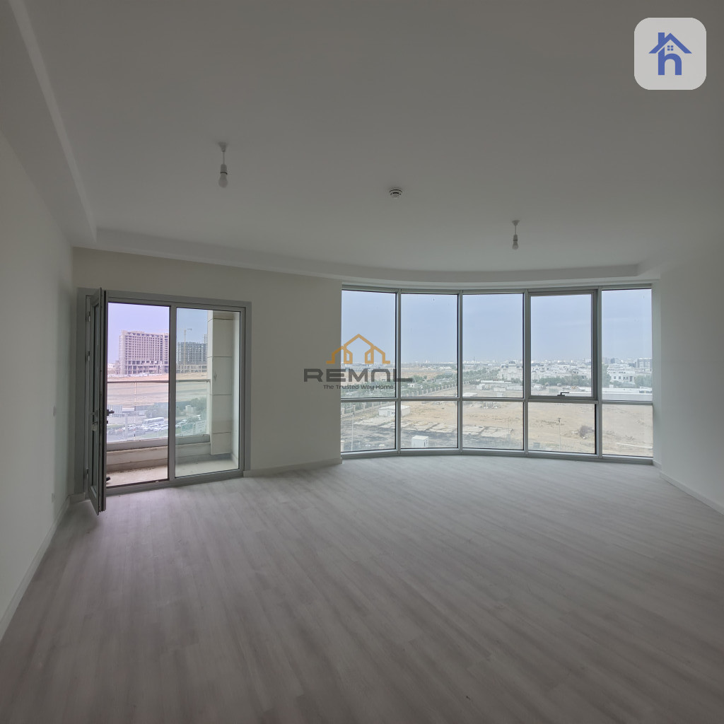 Spacious 4-Bedroom Apartment with Empire Views Resim 4