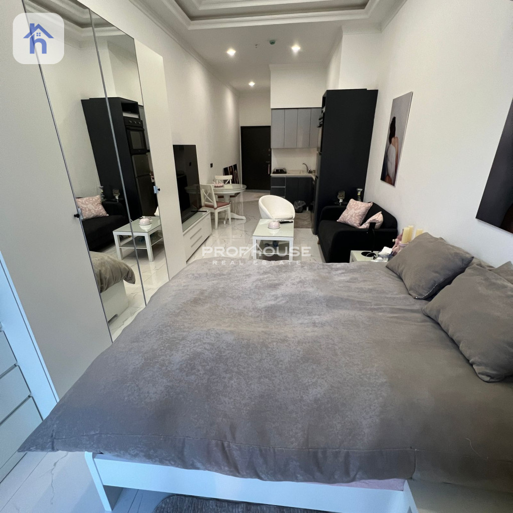 Chic Studio Apartment at Centro Tower Image 2