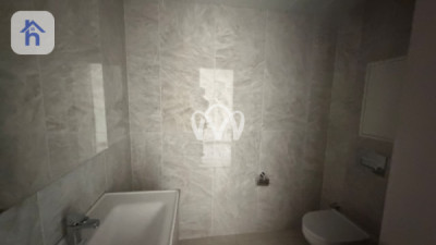 Spacious Apartment in Empire Square image 18