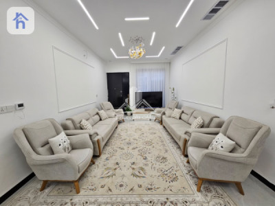 منزل عائلي عصري بـ 4 غرف نوم للبيع image 7