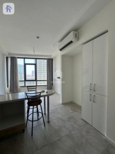 Modern Apartment with Stunning Views Image 6