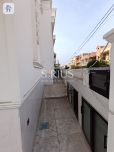 Spacious Family Home with Multiple Rooms Resim 3