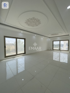 Modern Home with 5 Bedrooms Image 6