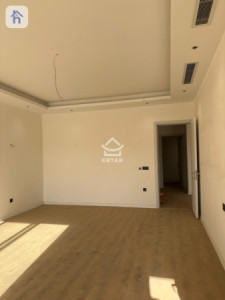 Modern 4-Bedroom House in Mountain View Image 9