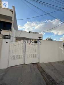One Floor House image 1
