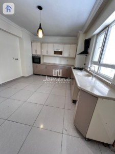 Cozy 3 BR Apartment in Prime Location image 2
