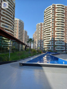 Spacious 5 Bedroom Apartment with Park Views Resim 3