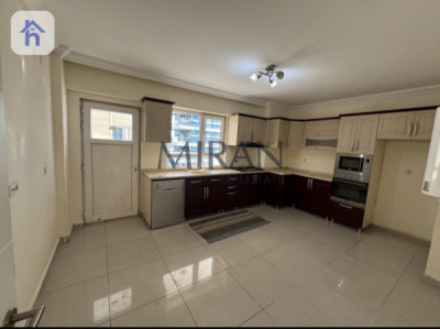 Modern 3-Bedroom Apartment Image 10