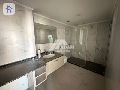 Modern 2-Bedroom Apartment with Stunning Views Image 10