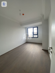 Modern Apartment in Prime Location Image 6