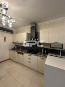 Bright Apartment with 4 Bedrooms image 2