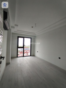 Modern Apartment in Prime Location Image 4