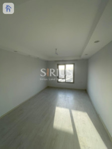 شقة واسعة بغرفتي نوم للبيع صورة 3