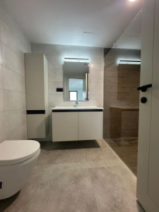Modern 4-Bedroom Apartment image 13